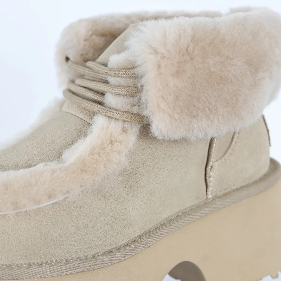 Pick up locally 💰700 Core recommended good price Independently developed original outsole, cashmere insole, keeping warm in winter, suitable for home use. In recent years, uug has launched a style series, which is partially skewed towards the preferences of young consumers, and has also been at the forefront of fashion trends. Shoe body material, water-repellent coated suede upper, 17mm UGGPURE™ implanted wool insole, lightweight non-slip and comfortable rubber outsole, with brand LOGO, complete packaging, size: 35 36 37 38 39 40